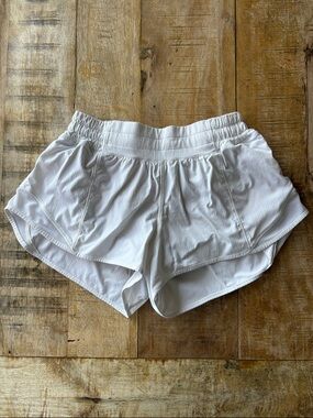 Lululemon Women’s White Hottie Hot  Shorts size 4